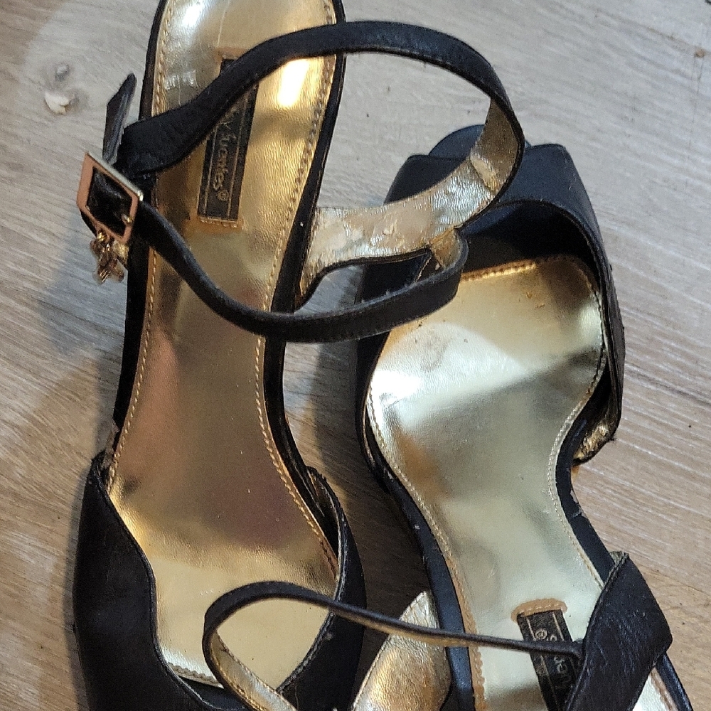 Daisy Fuentes Black and Gold Heels with Ankle Strap